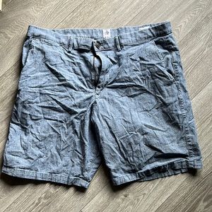 Gap essential khaki 10 inch short